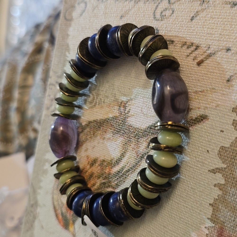 Gorgeous Amethyst stretch bracelet J23